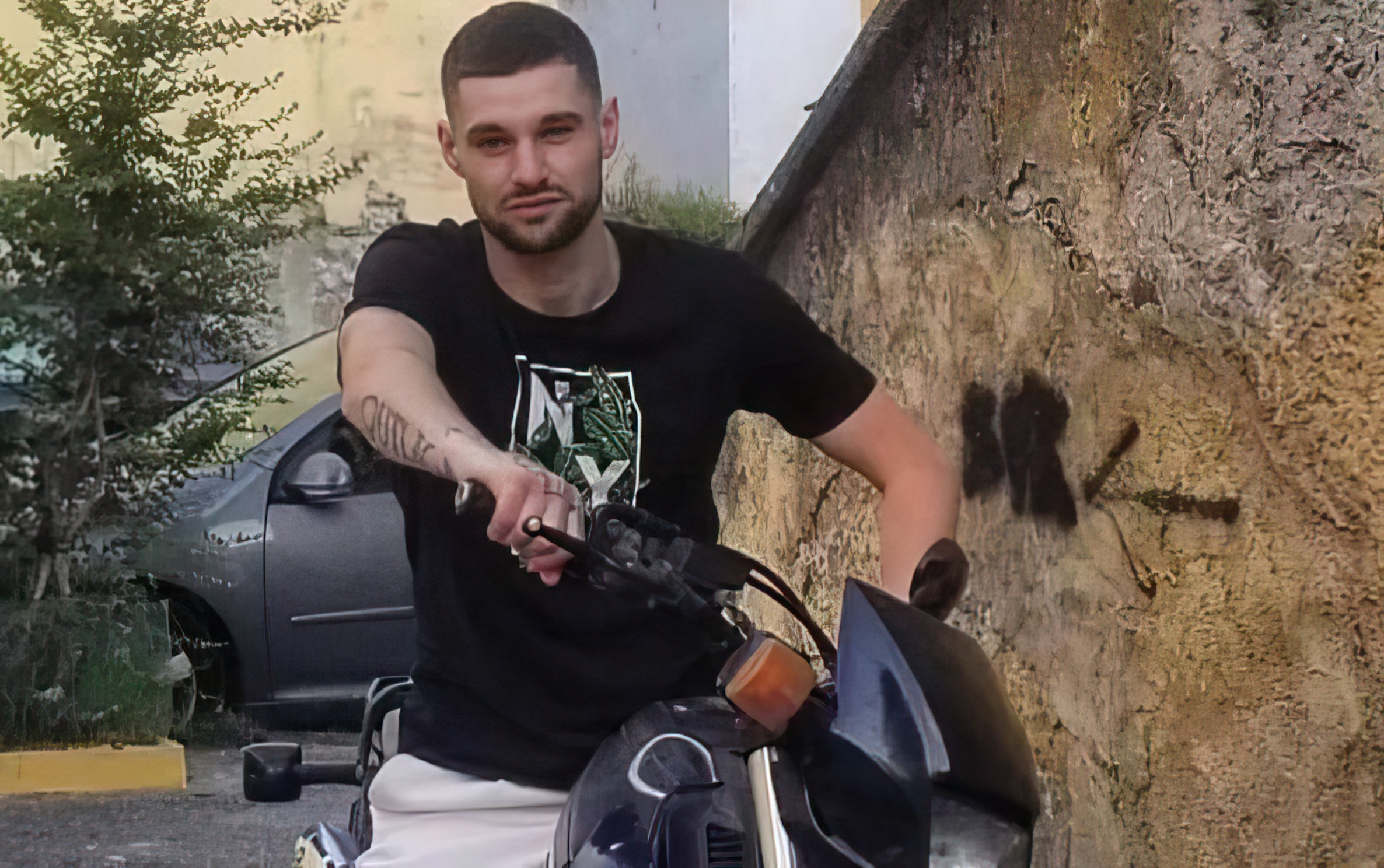 SI SOT/ Në kujtim të Learit që u shua në duart e policisë! E vërteta e vrarë bashkë me jetimin