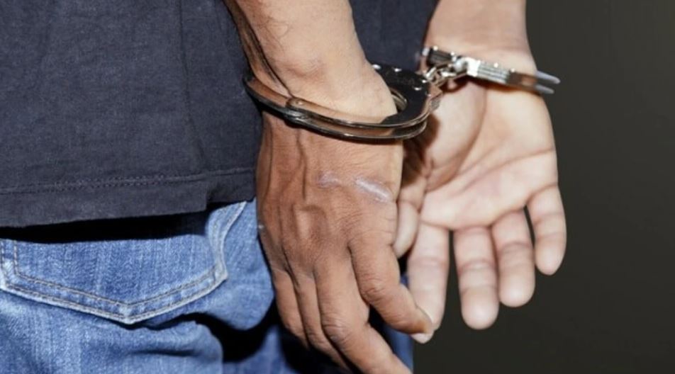 Ndalohen dy persona nga Shkupi, transportonin një migrant nga Turqia