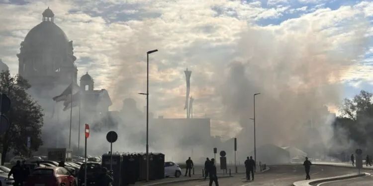 Të shtëna me armë zjarri pranë parlamentit serb