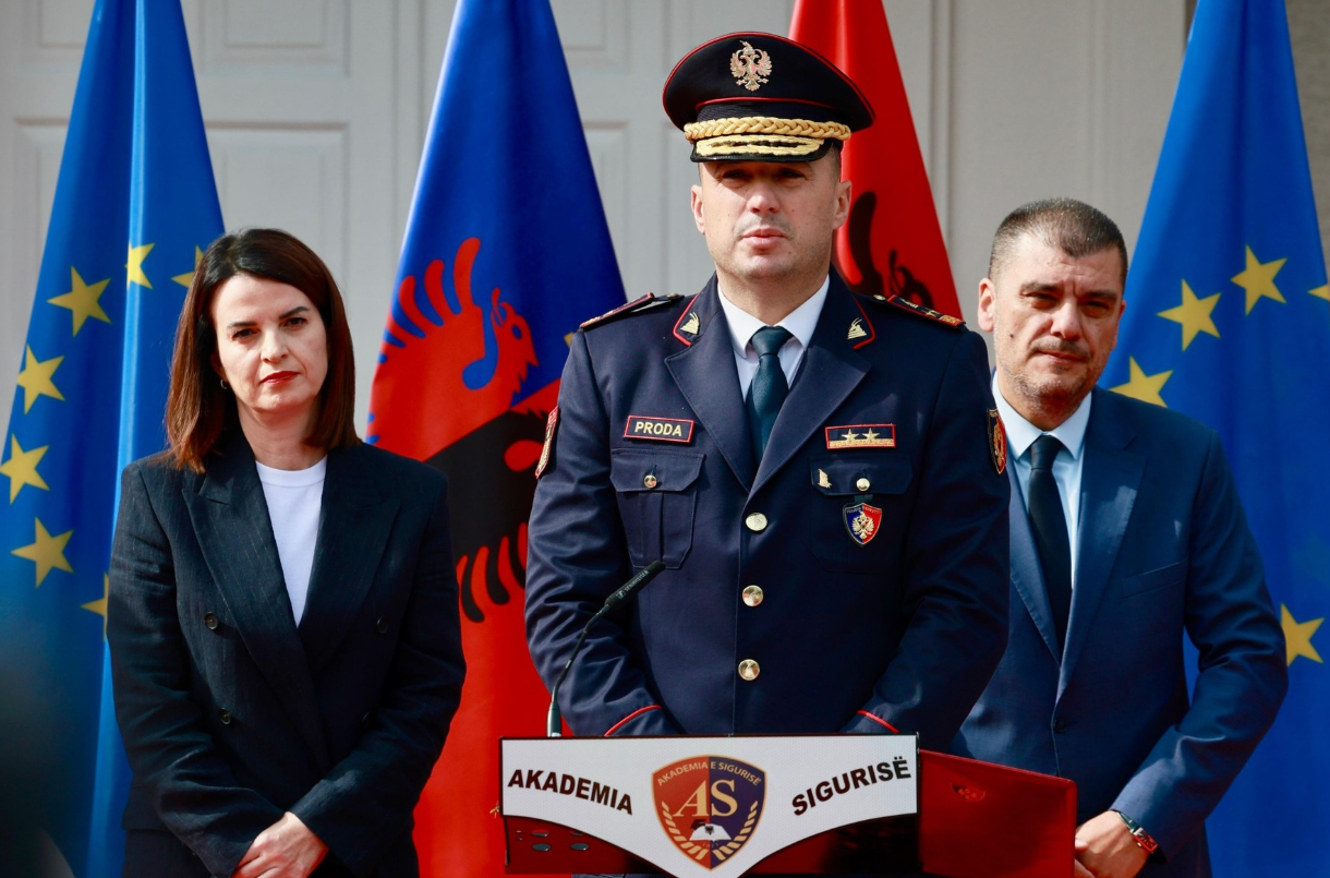 Ilir Prodës s i dalin mirë llogaritë  400 kursantë nisën trajnimin në AS  por 415 u certifikuan