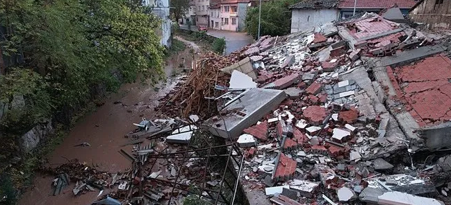 Tërmeti me magnitudë 6.1 në Turqi shoqërohet me ‘paslëkundje’ të fuqishme, dhjetëra të plagosur