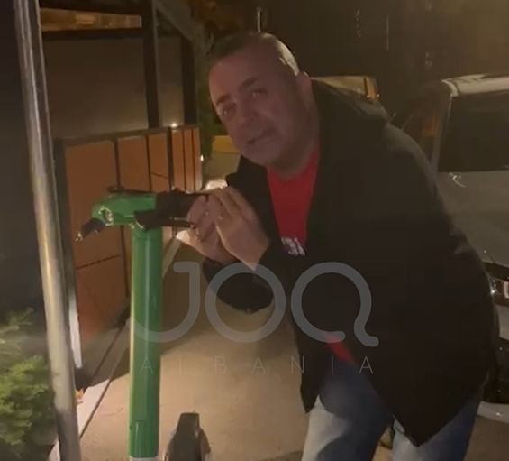 “O teze Koçiu, thirri mendjes!”/ Qytetari ironizon ministren: Me çfarë do iki në punë tani?