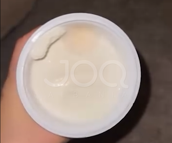 Bleu kos grek te “Primo Supermarket” në Shkozet: Doli i mykur!