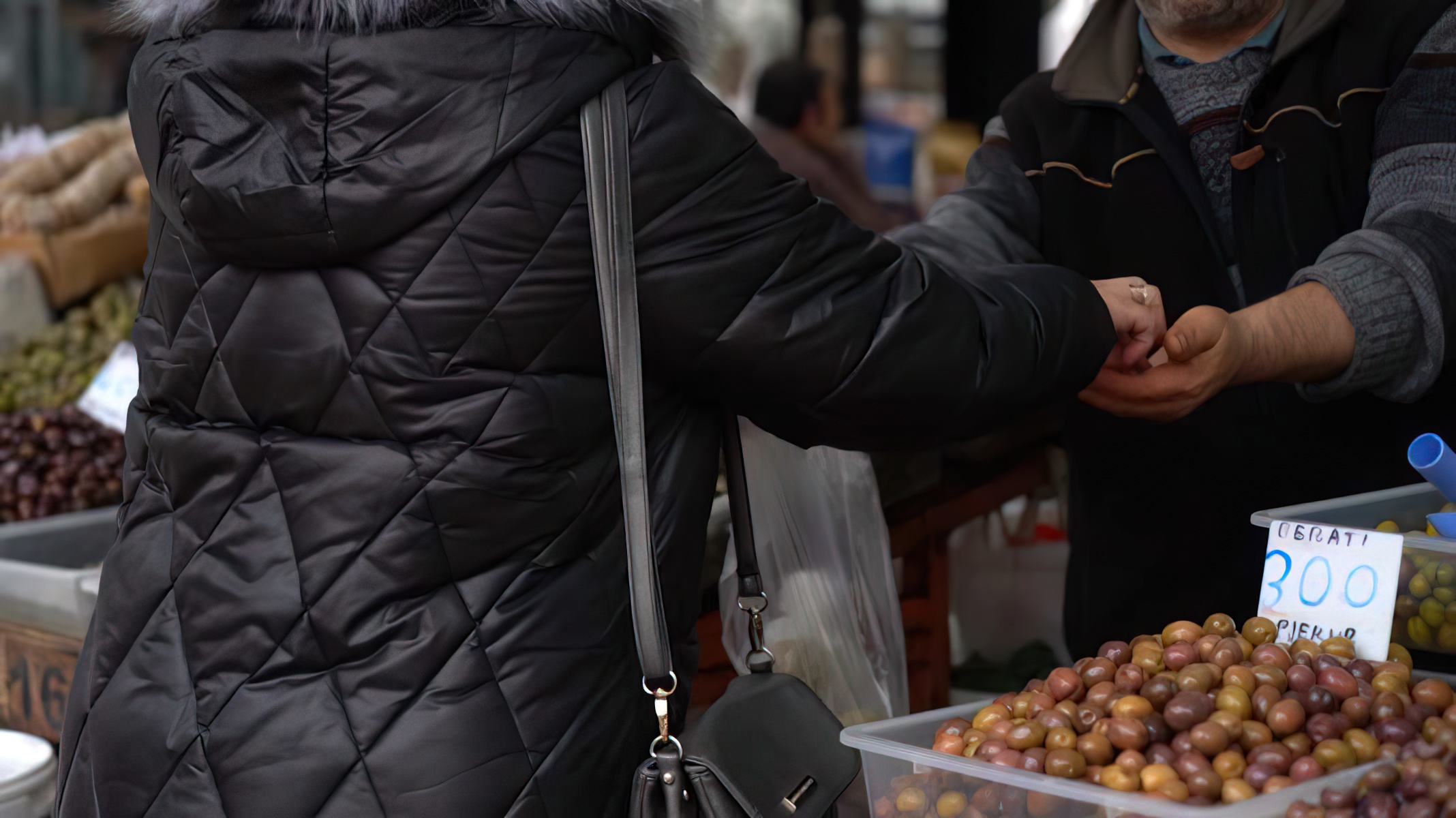 INSTAT: Më shumë se gjysma e shqiptarëve kanë vështirësi të mbyllin muajn