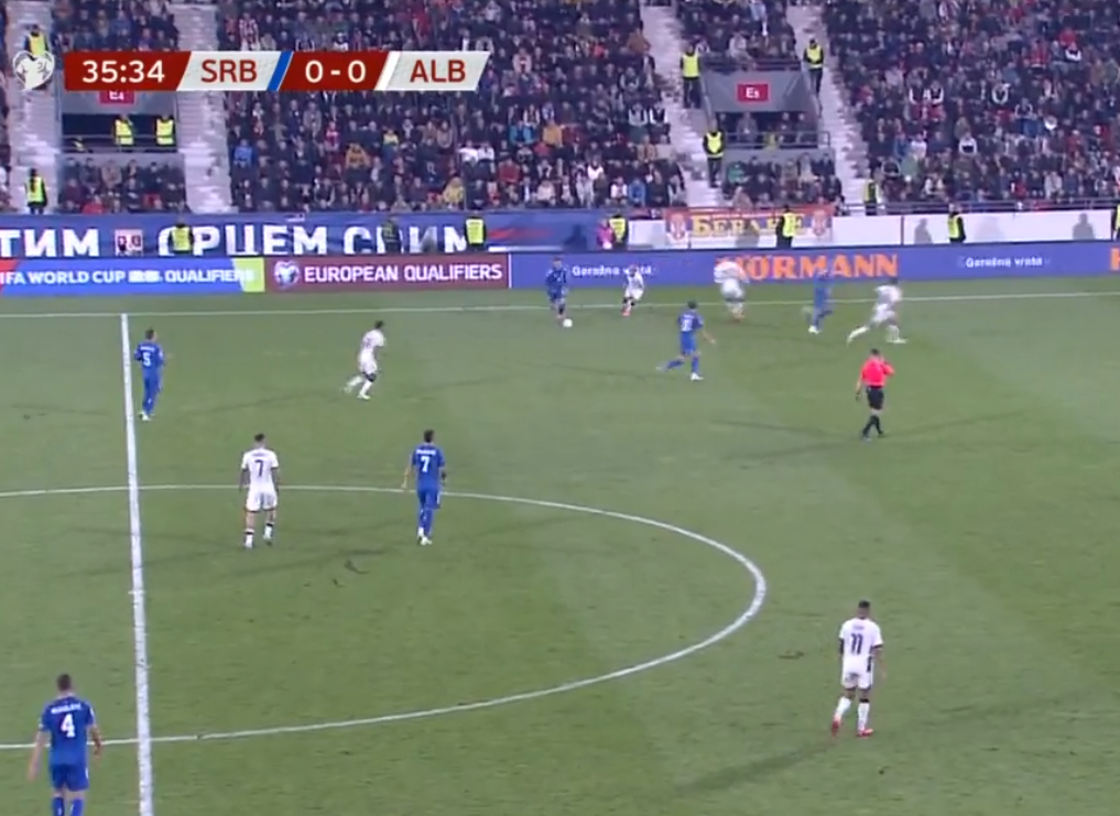 “Kosova është Serbi”/ Tifozët serbë nuk ndryshojnë, thirrje provokuese në stadium