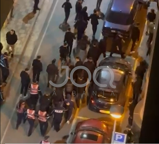 Humbje e thellë e Tiranës ndaj Elbasanit, tifozët bardheblu shpërthejnë në të shara në rrugë
