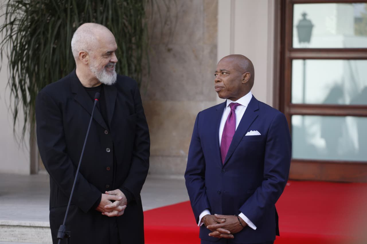 Kryebashkiaku i New York-ut paguan “çmimin” për vizitën në Shqipëri dhe takimin me Ramën