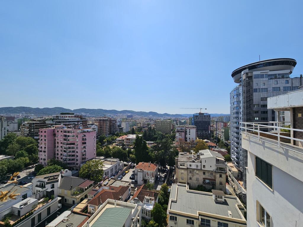 Blerja e një apartamenti në Tiranë kërkon mbi 15 vite punë