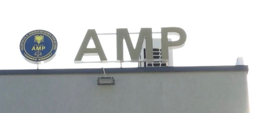 U konfliktua me disa persona dhe u drejtoi armën e shërbimit , AMP nis hetimet ndaj punonjësit të policisë