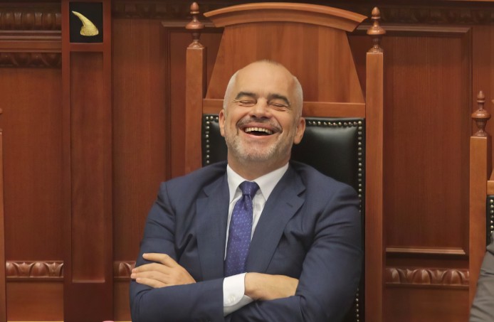 Rama i lë shqiptarët pa dije dhe shëndet, fondet i merr infrastruktura