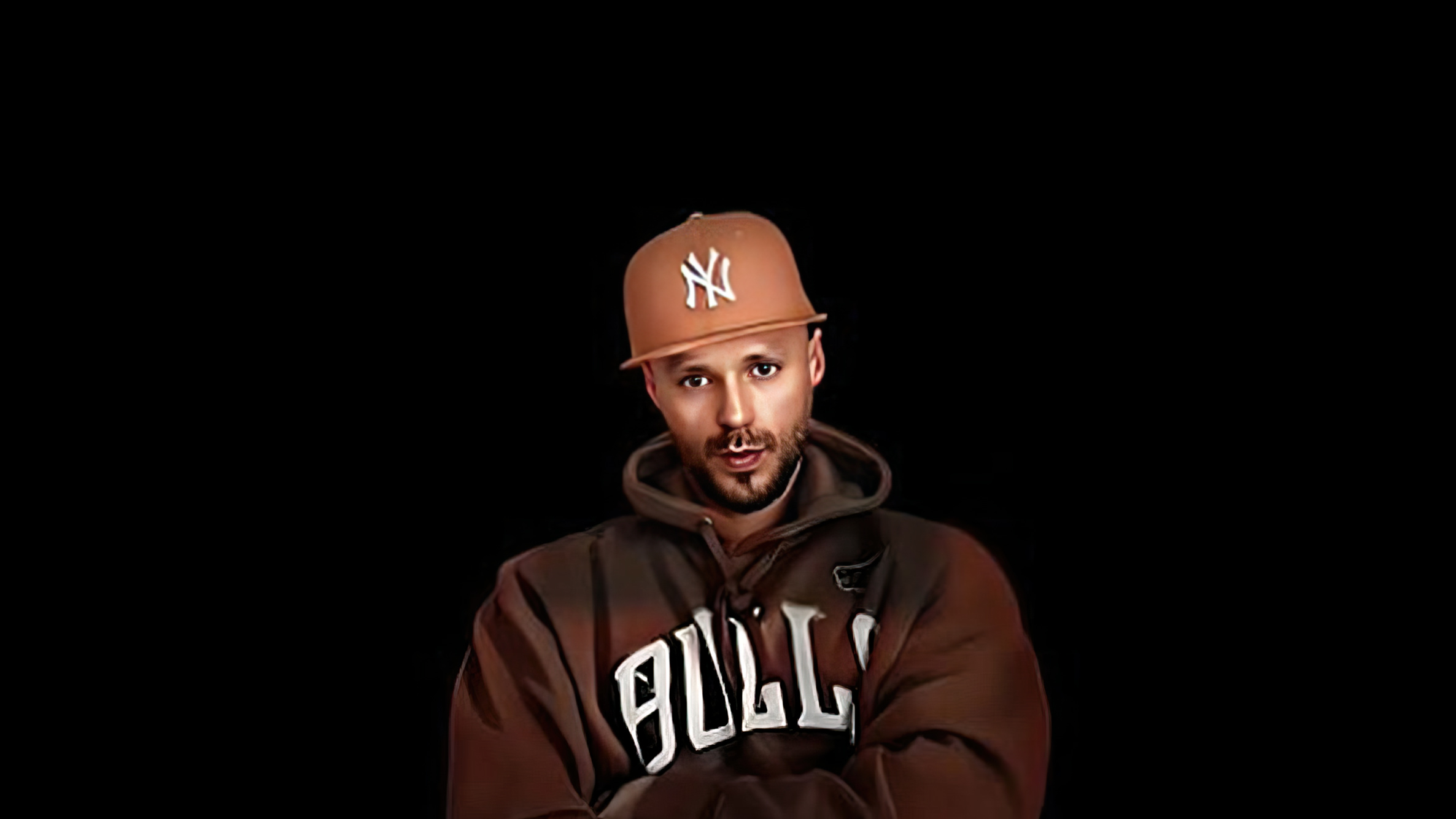 Drogë, përndjekje, kërcënim! Ekstradohet nga Dubai në Shqipëri reperi Cllevio