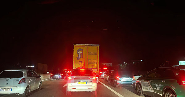 Kaos në qarkullim, mbyllja e aksit Vorë–Durrës paralizon edhe rrugën Tiranë–Elbasan