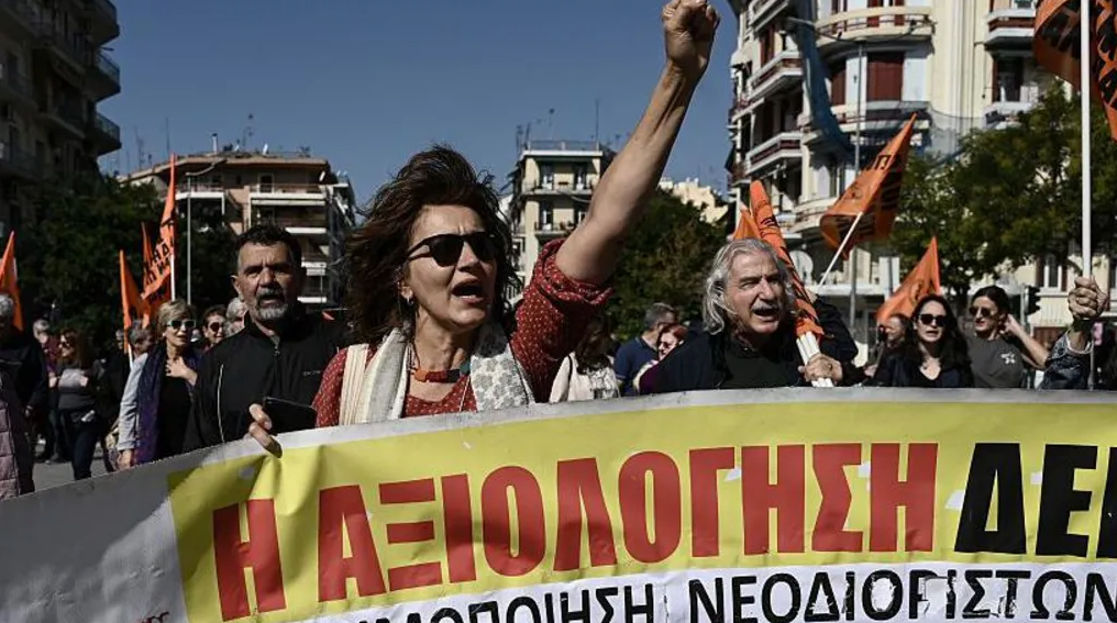 Greqia miraton ligjin e punës me 13 orë në ditë