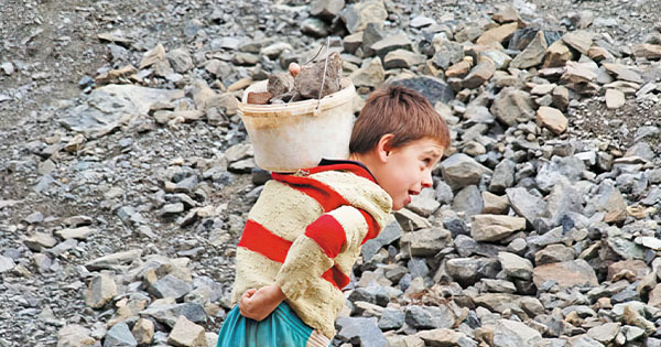 461 mijë shqiptarë jetojnë me 27 mijë lekë në muaj