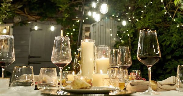 Shqiptarët shpenzojnë 636 milionë euro në vit për hotele dhe restorante