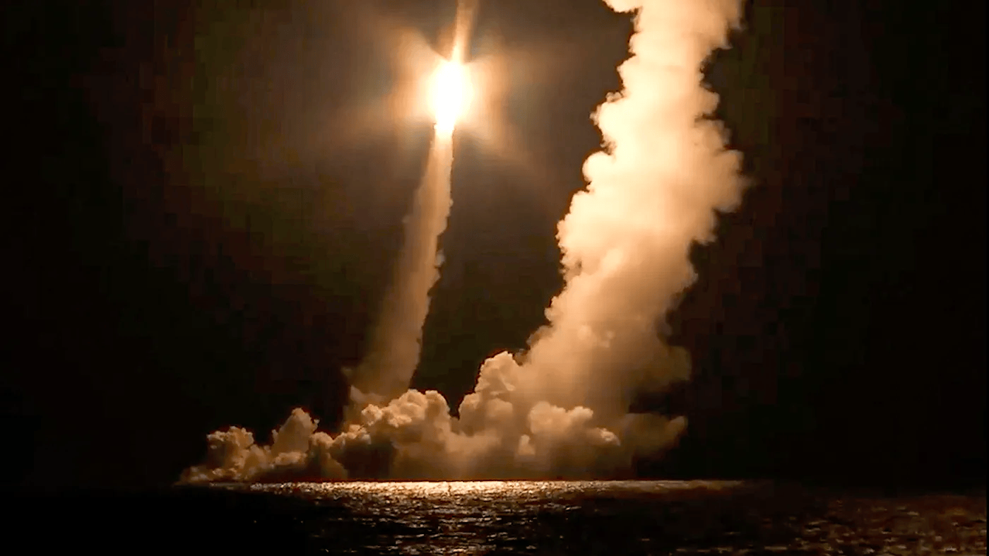 Rusia nis testimin e raketave bërthamore pas dështimit të takimit Trump-Putin