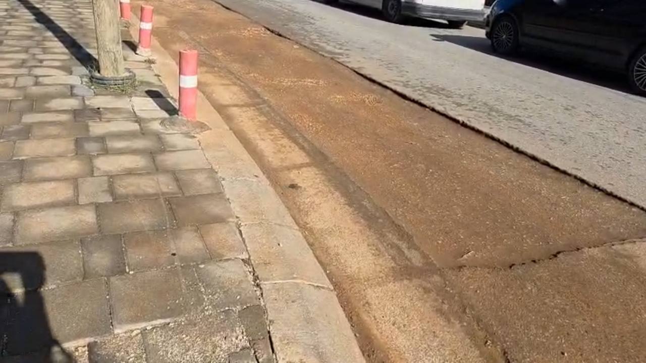 Rruga e lënë në baltë dhe pluhur, banorët kërkojnë ndërhyrje urgjente