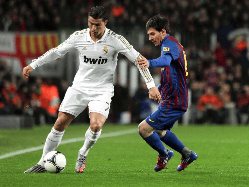 Rivaliteti i përjetshëm  Rolando shënon golin e 950 të një ditë pasi Messi i theu një rekord