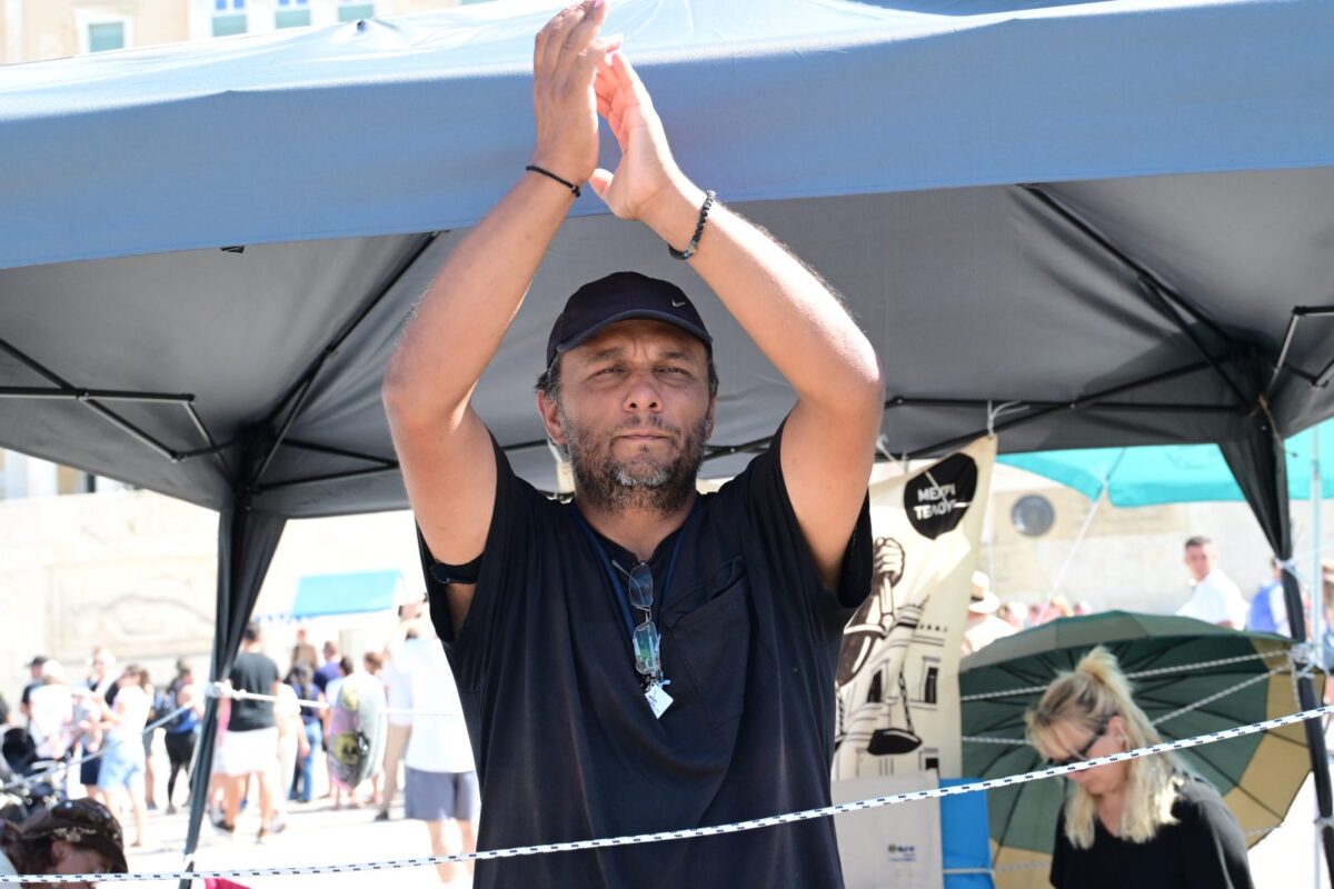 Shqiptari ia del: Prokuroria pranon zhvarrosjen dhe analizat toksikologjike mbi trupin e të birit