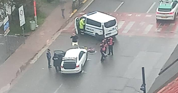 Aksident në qendër të kryeqytetit, makina përplas biçikletën