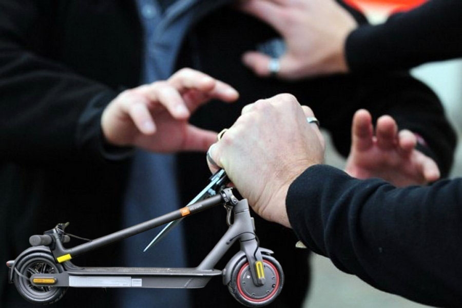 51-vjeçari i ngul thikën 48-vjeçarit, shkak çmimi i lartë i monopatinës