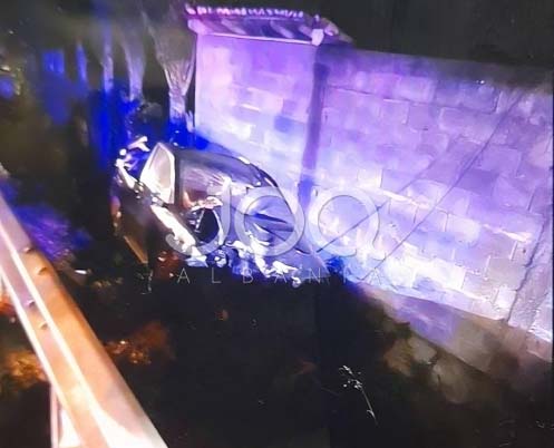 Aksident i frikshëm në Vaun e Dejës, 17-vjeçari humb kontrollin e mjetit dhe përplaset me murin rrethues të një banese