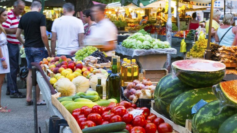 Çmimet në Shqipëri vijojnë të rriten, energjia dhe ushqimet kontribuesit kryesorë