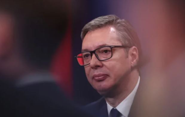 Vuçiqi i gëzuar për fitoren e partisë së tij në komunat me shumicë serbe