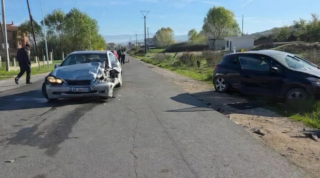Gjashtë të plagosur nga përplasja e dy automjeteve në “Kthesën e Verbasit”