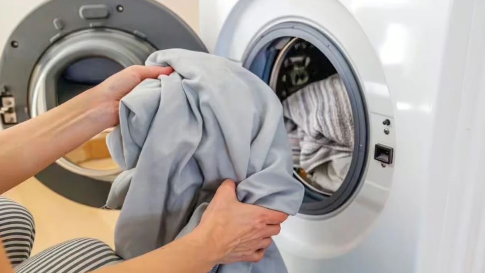 Disa metoda për t’i tharë çarçafët më shpejt