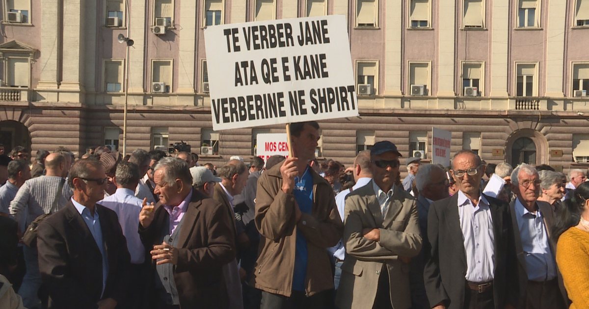 Qytetari i verbër denoncon: Na kanë lënë në harresë, prej vitesh s’marrim bonusin e fundvitit!