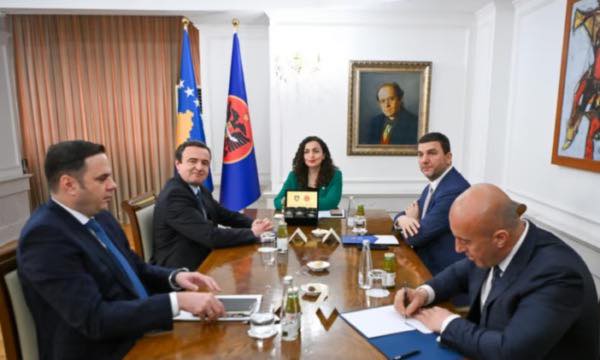 Sot partitë parlamentare mblidhen tek Presidentja Vjosa Osmani për të diskutuar datën e zgjedhjeve