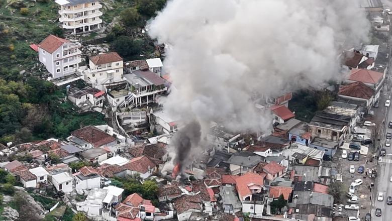 Përfshihet nga flakët banesa në Shkodër