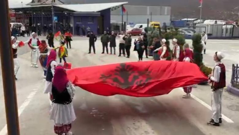 Festë dhe bashkim në kufirin Shqipëri Kosovë për 113 vjetorin e Pavarësisë