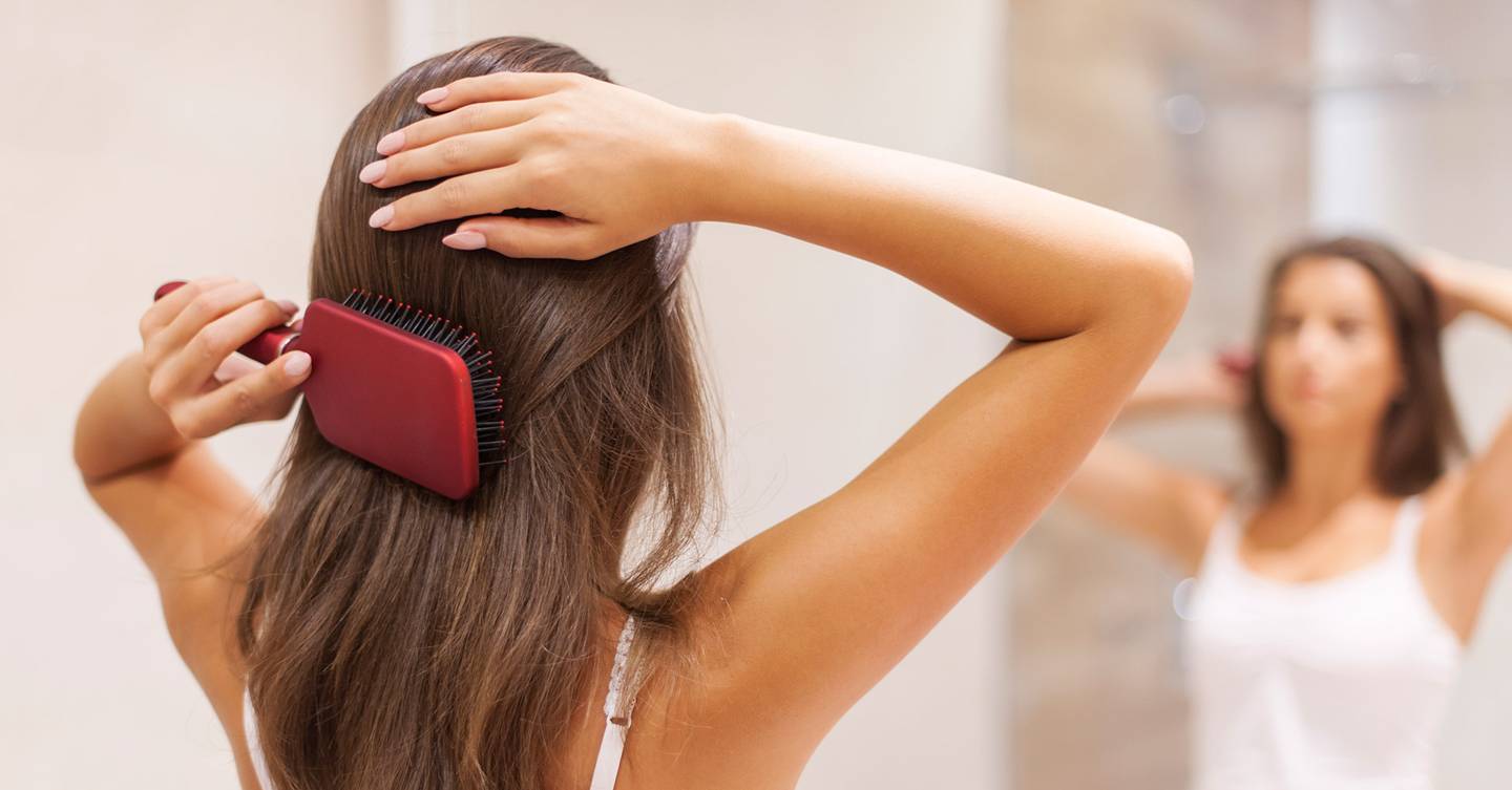 Si ta përdorni uthullën e mollës për mirëmbajtjen e flokëve?