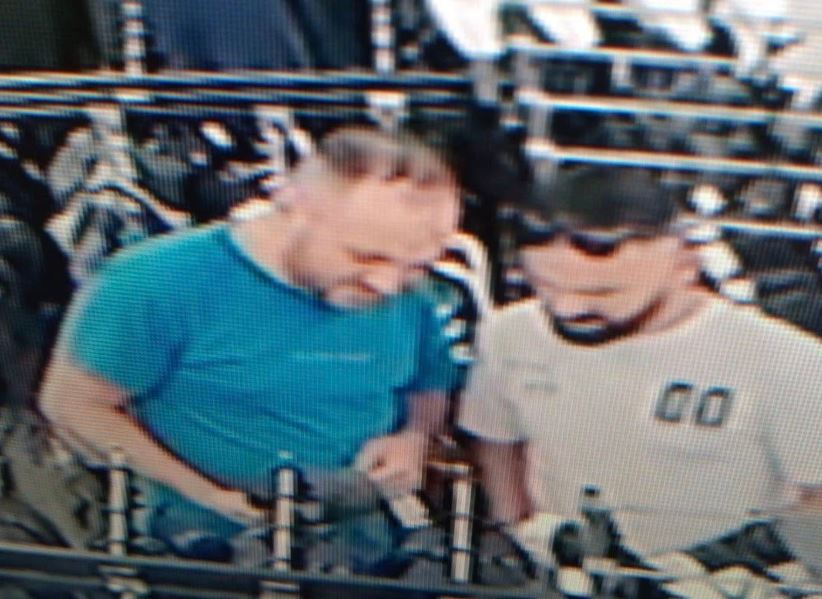 Lajmëroni policinë nëse shihni këta dy persona, dyshohen për vjedhje