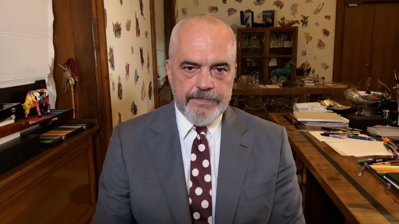 Pasi siguroi mandatin e katërt, Rama shpërblen administratën me rritje rroge