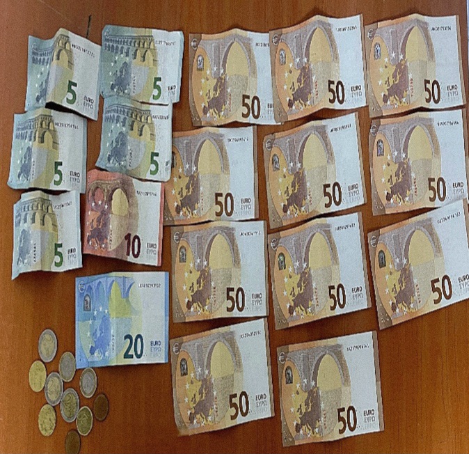 Tre fëmijë dorëzojnë në polici dokumente dhe 614 euro të gjetura në Ferizaj