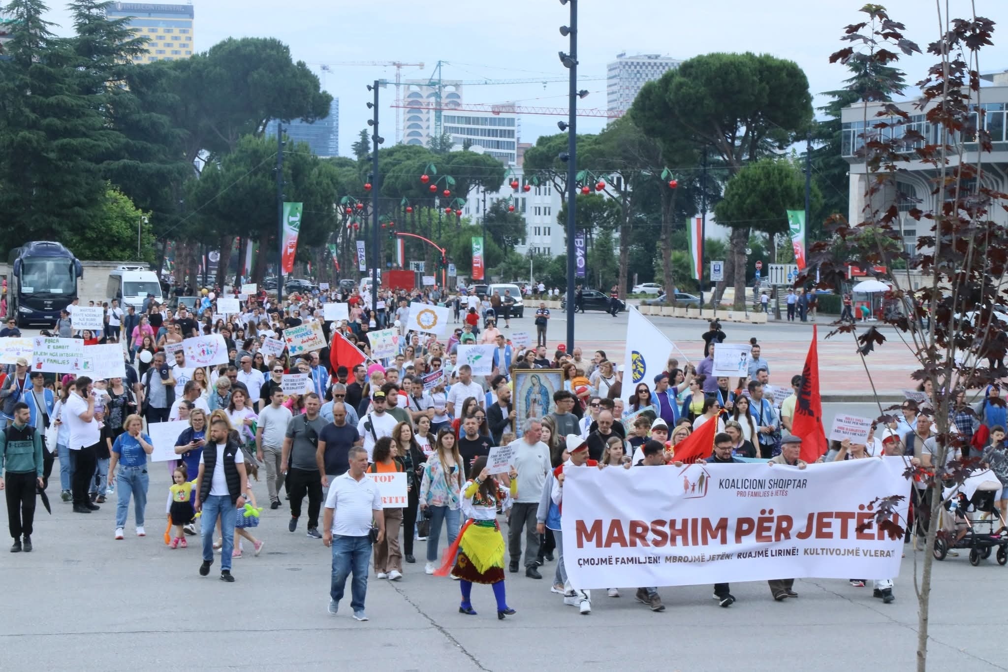 Nesër tubim përpara Kuvendit kundër projektligjit për barazinë gjinore: Së bashku për fëmijët, familjen dhe atdheun!
