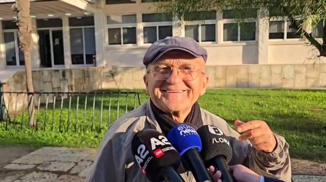 Votojnë qytetarët e parë në Vlorë  Sot e kam forcën unë me votë