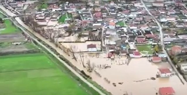 Fushat e Maliqit nën ujë/ Përmbytjet shkaktojnë dëme të mëdha në sipërfaqet bujqësore