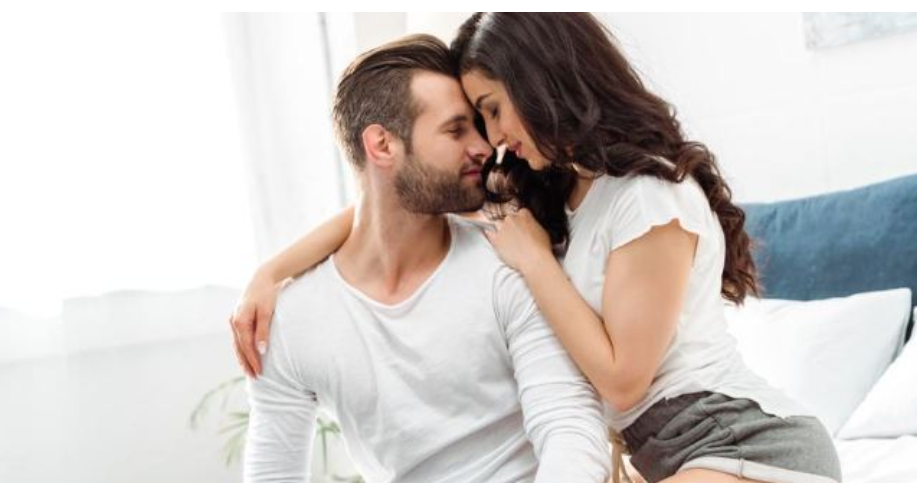 Nëse nuk po arrini orgazëm, fajin mund ta kenë këpucët tuaja-Ja pse