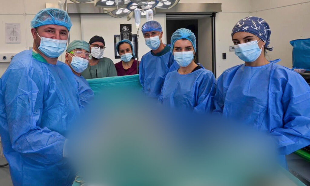 Operacion i rrallë në QKUK, hiqet tumori me përmasë 16 centimetra