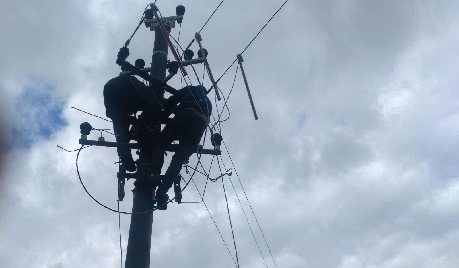 Reshjet intensive të shiut, 776 familje në Korçë pa drita