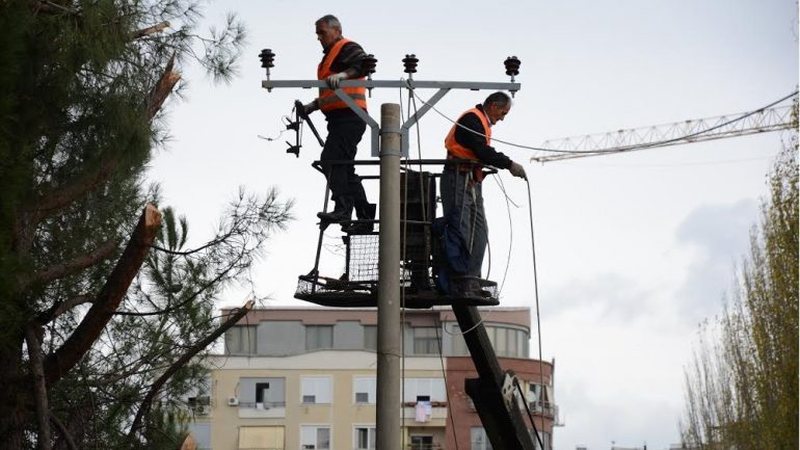 Fiderat e nënstacionit Farkë pësojnë defekt, Tirana pa energji elektrike në disa zona