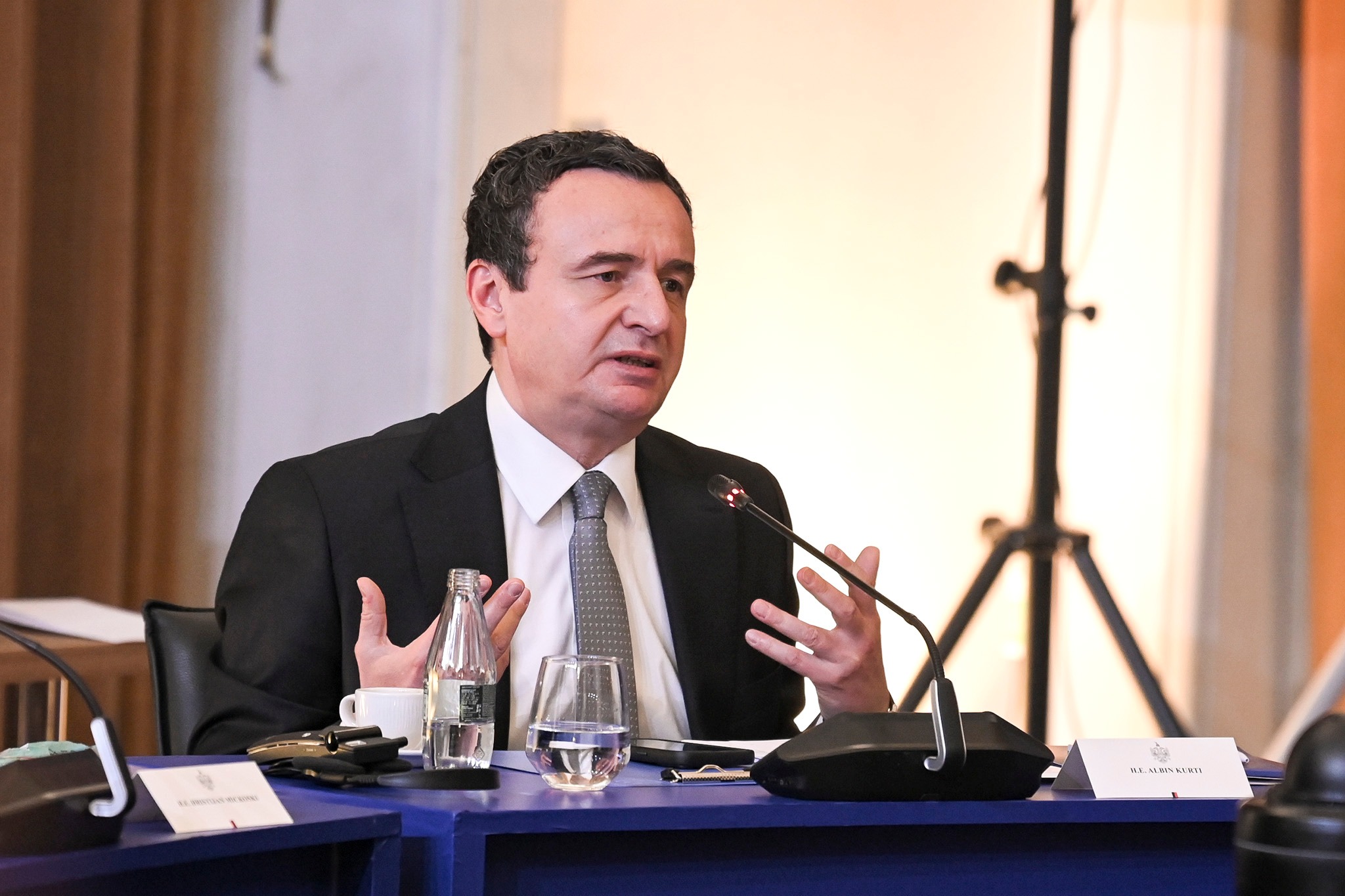 Kurti i bindur se zgjedhjet e jashtëzakonshme do të rezultojnë me Qeveri të re me të si Kryeministër