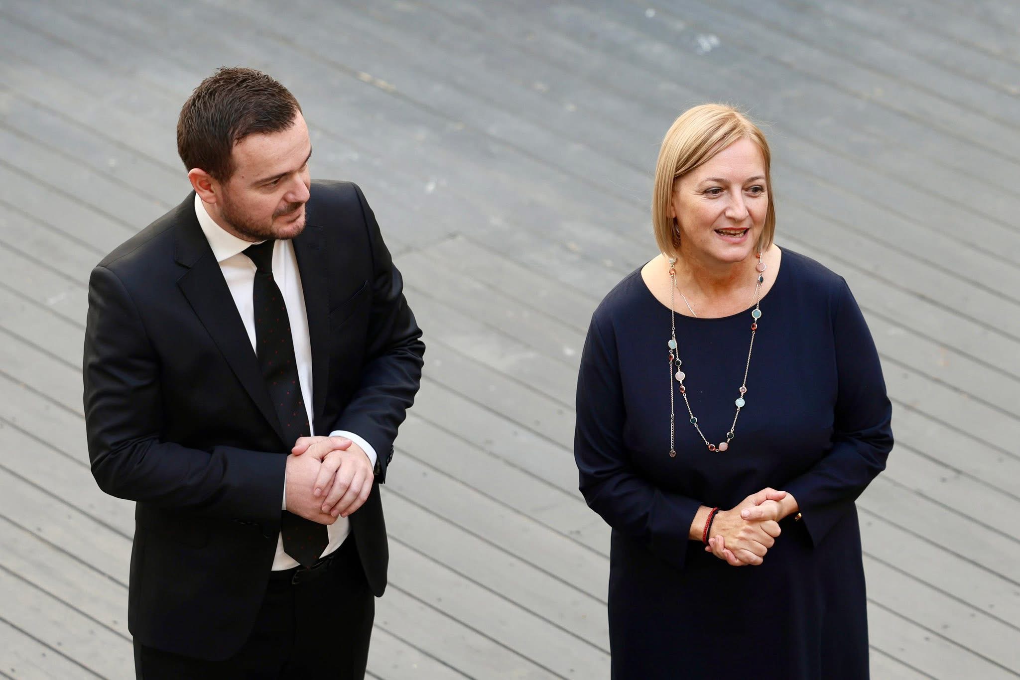 Dy ministra në një ministri: Firmat e Denajt vazhdojnë, Salla inekzistent