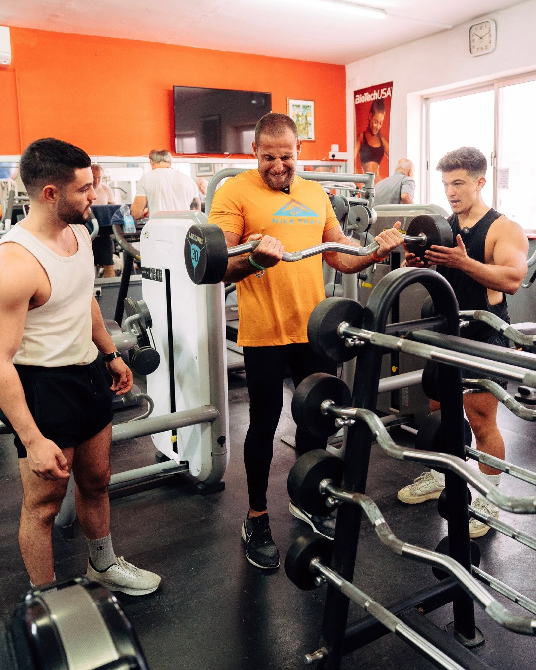 Kryeministri i Maltës bën pa pagesë të gjitha palestrat e vendit për moshat 16 21 vjeç