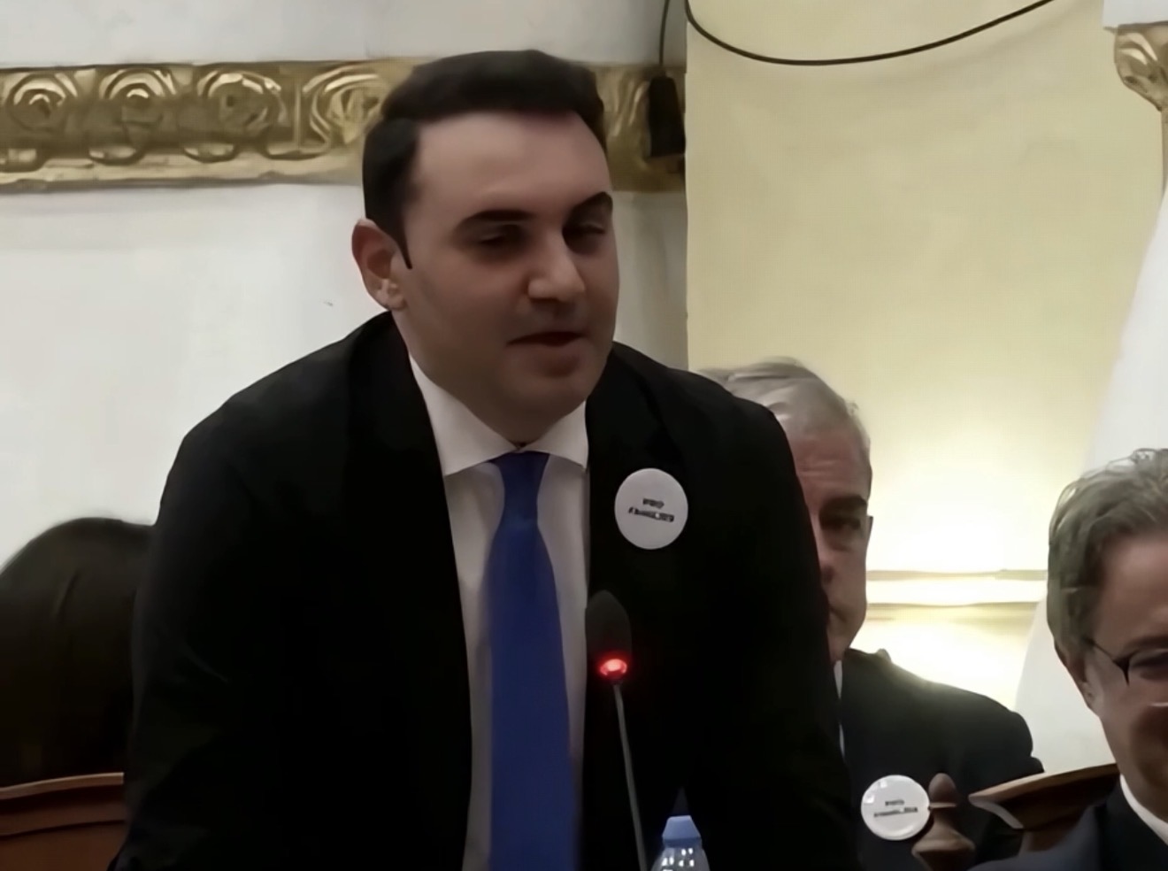 “Për procedurë, zoti Balluku!” Peleshi bën Belindin ‘zoti Balluku’