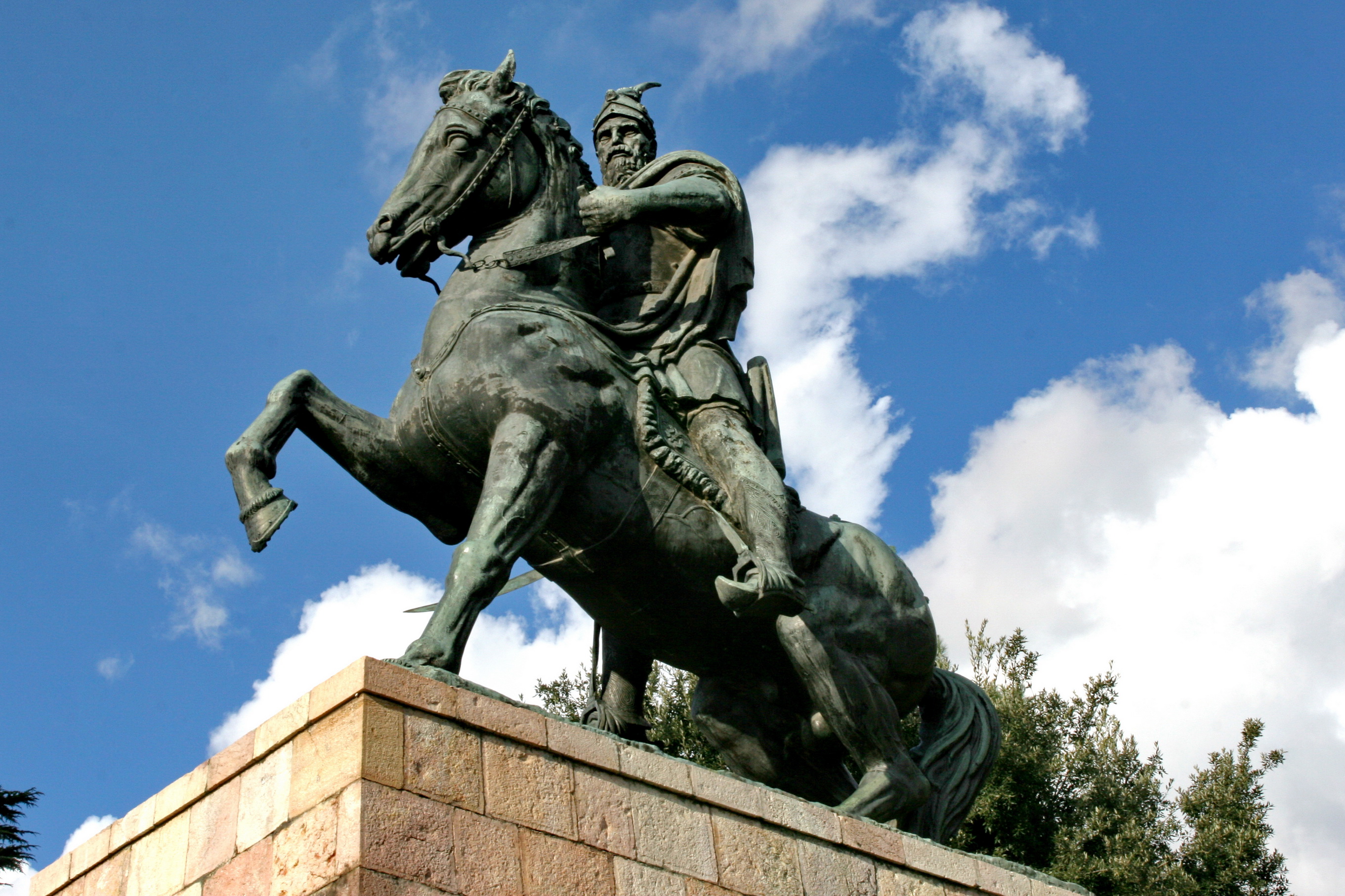 SI SOT/ 582 vite nga nëntori i parë i lirisë! Kur Skëndërbeu ngriti flamurin në Krujë